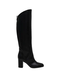 Black heel boot in calf leather