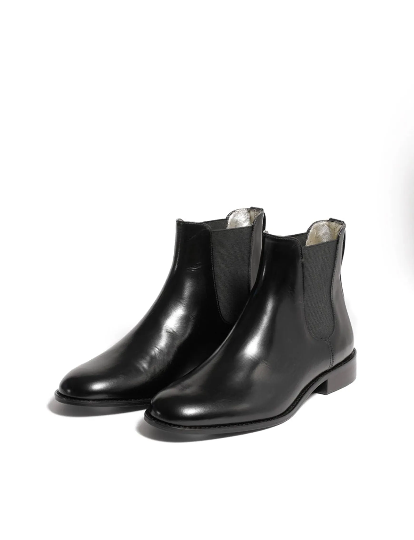Black leather Chelsea boots