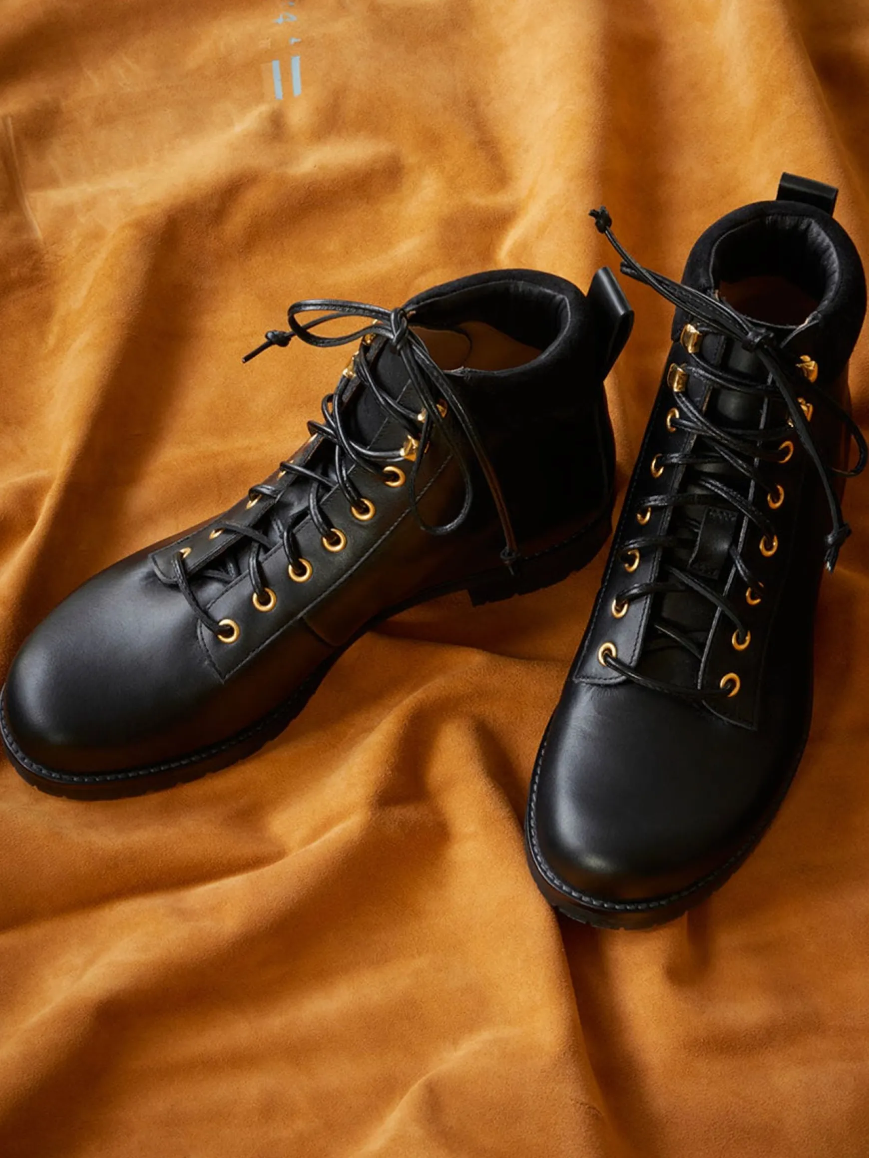 Black leather mountain boot
