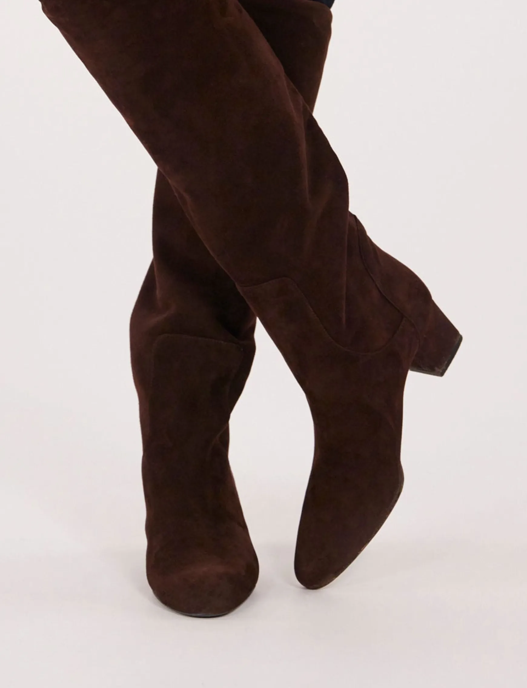 Brown suede heel boot