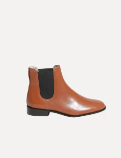 Chelsea boots in camel leather