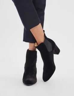 Chelsea boots with heels, black velvet