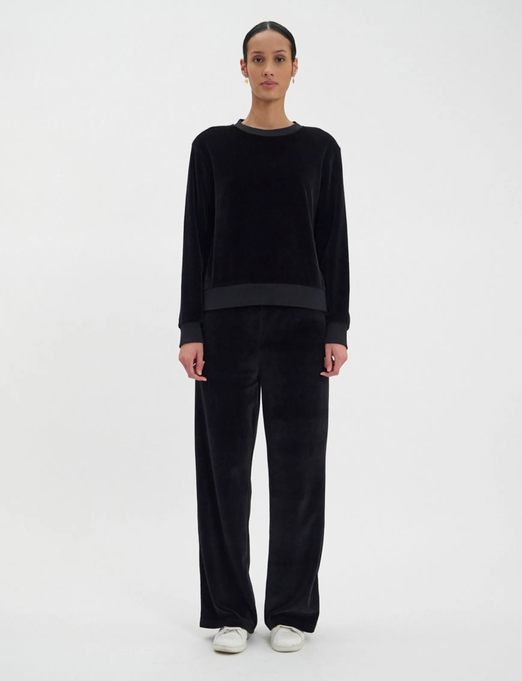 Mathilde sweatshirt in smooth black velvet